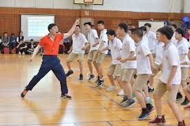 罗伊·哈勒戴在个人季后赛处女秀投出无安打比赛，成为历史第二人