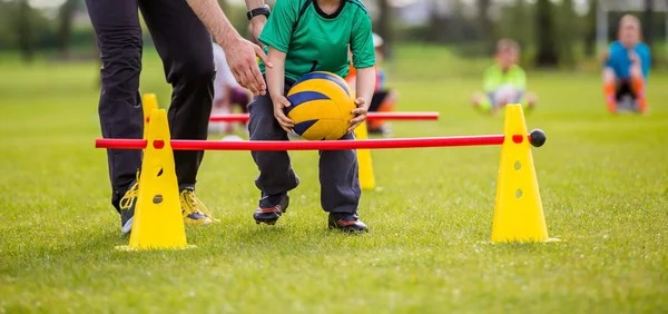 海港亚冠终零封！破2394天魔咒，陈威11次神扑，对手两中门柱